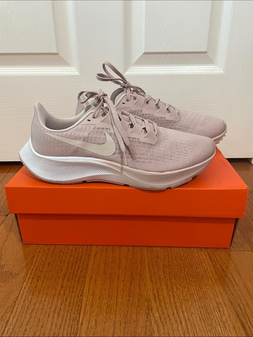 EUC - Nike Air Zoom Pegasus 37 - Champagne